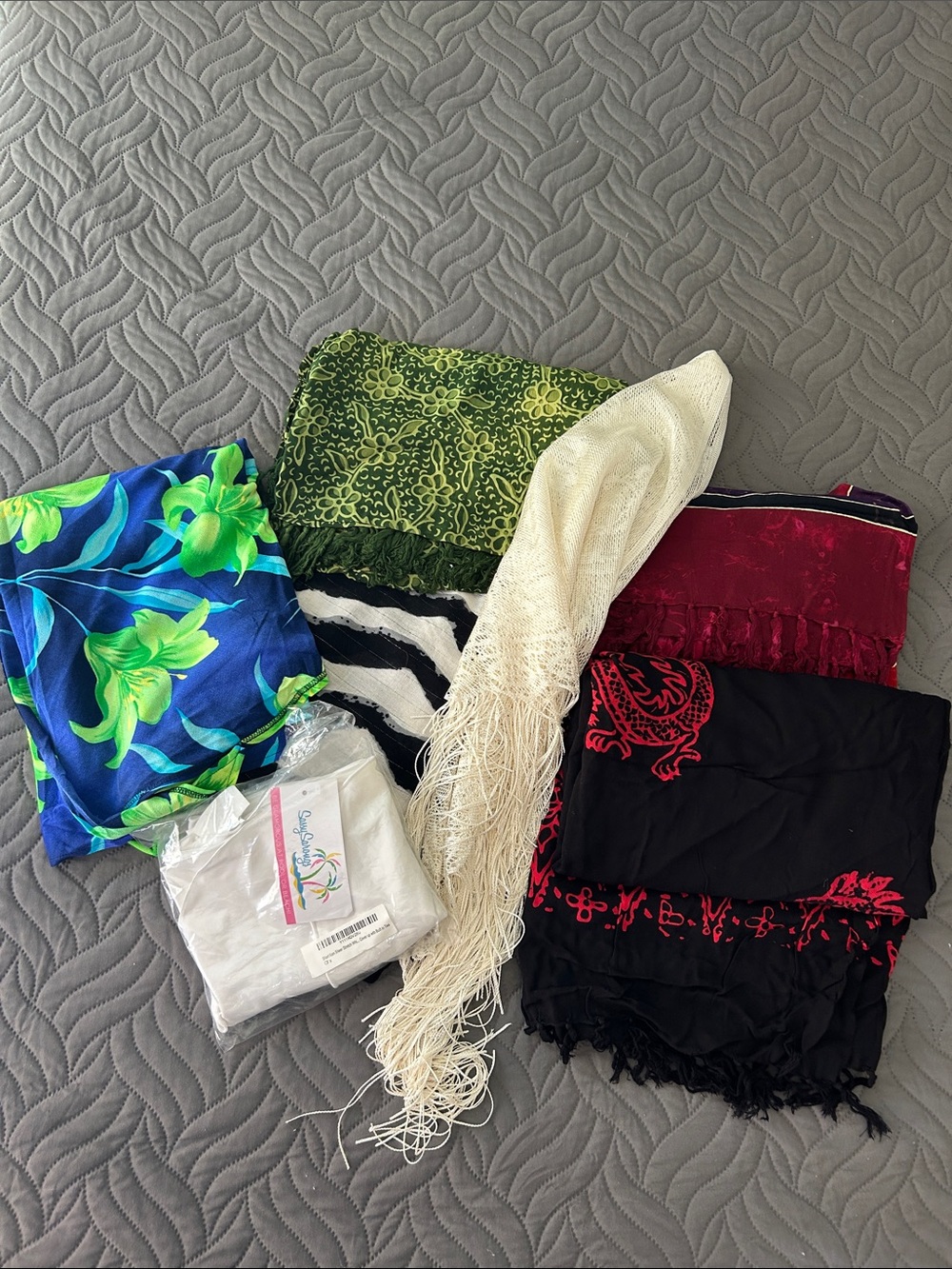 😎 Bundle of 7 Colorful Mixed Sarongs